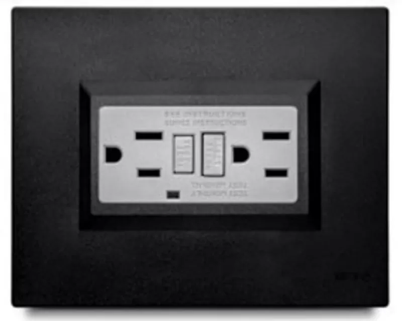 Toma GFCI Plura Negro vETO