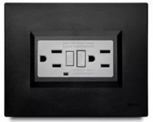 Toma GFCI Plura Negro vETO