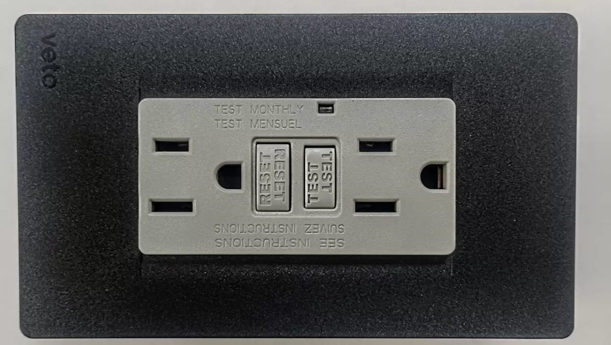 Tomacorriente Doble Gfci Black Premium VETO