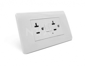 Toma Novatronix Doble Polo a Tierra