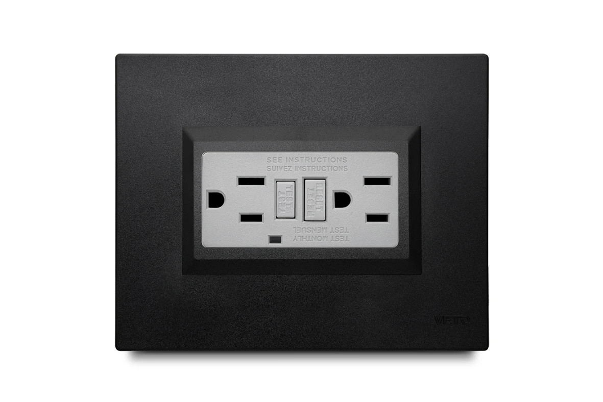 Tomacorriente Doble Gfci 15A Con Placa De Vidrio