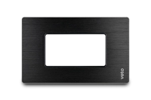 Placa Stilo Plata Aluminio Tomacorriente Negro Línea Premium