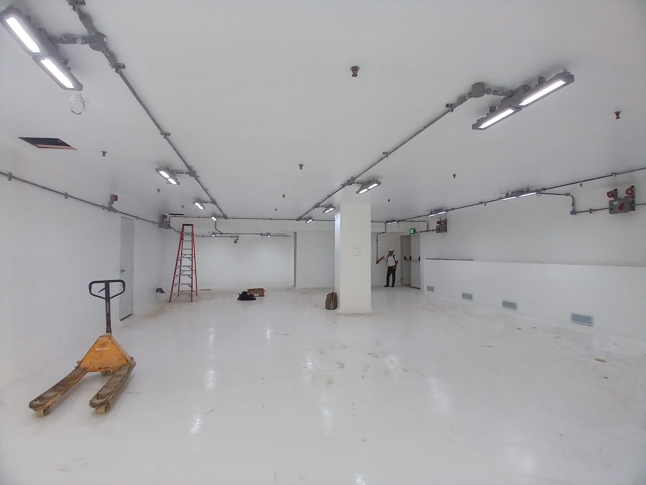 Hadas Technologies instalación de luminarias antiexplosión y canalización conduit imagen 1
