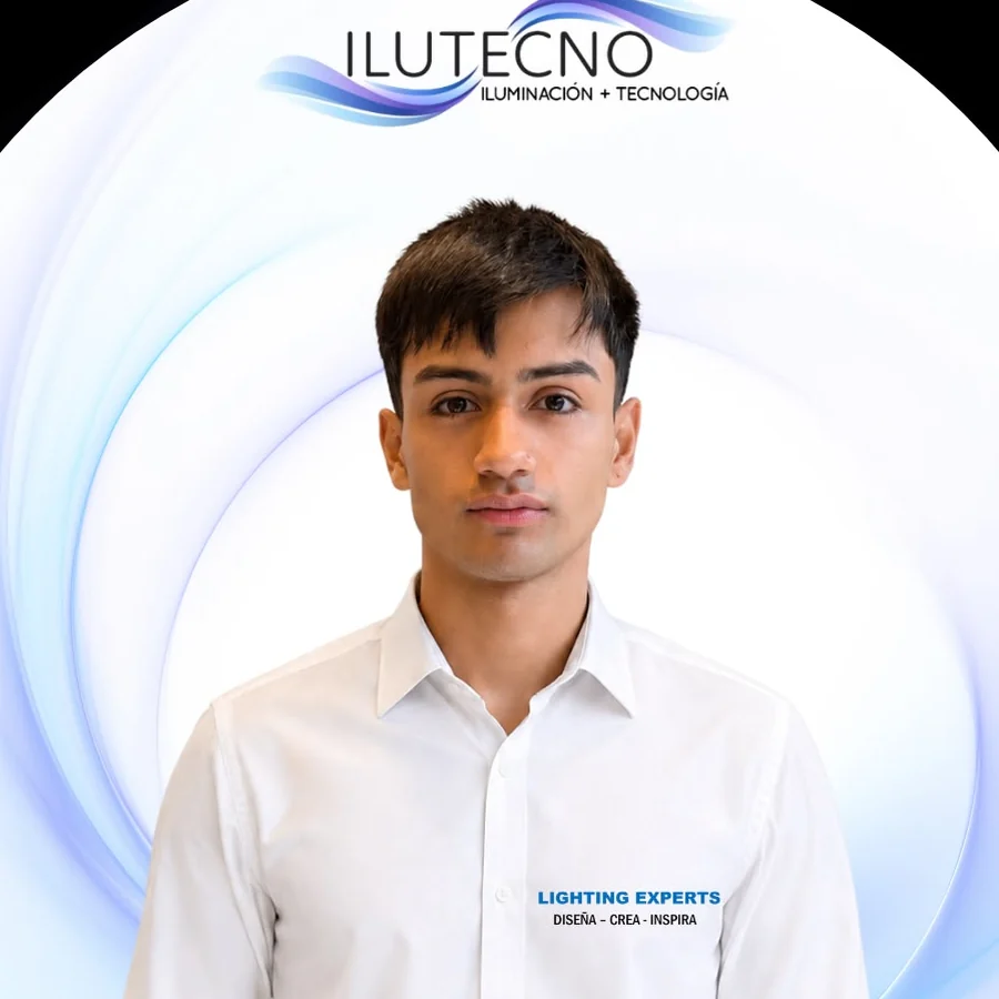 Santiago Romero, Ejecutivo Comercial