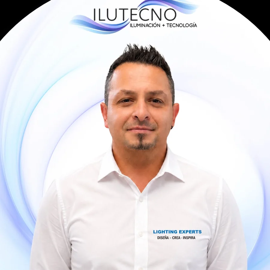 Fausto Páez, Ejecutivo Comercial