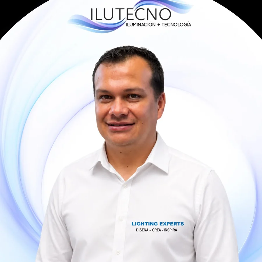 Javier Nieves, Gerente General
