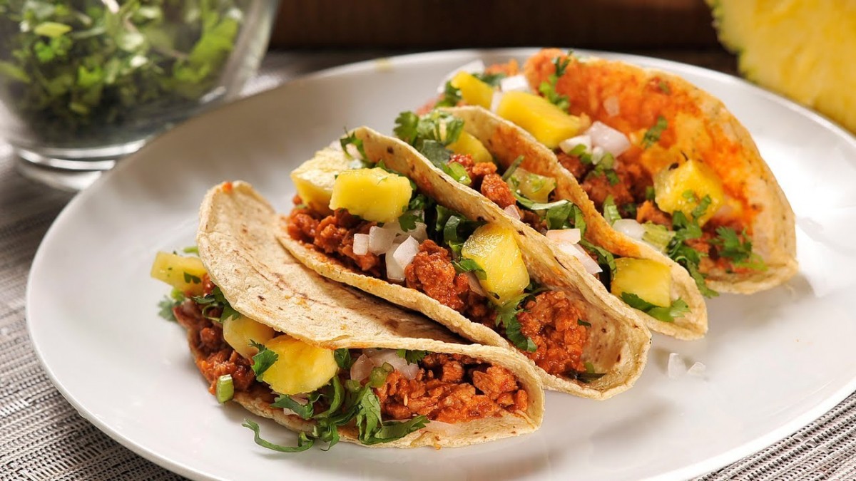 Tacos Gourmet de Pollo con Salsa de Mango Picante