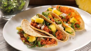 Tacos Gourmet de Pollo con Salsa de Mango Picante
