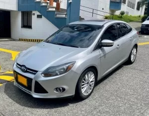 FORD FOCUS TITANIUM